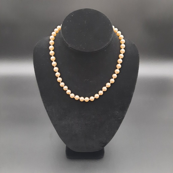 Vintage Faux Pearl Necklace with Goldtone Flower Clasp‎ and Pink Rhinestone - Picture 2 of 5